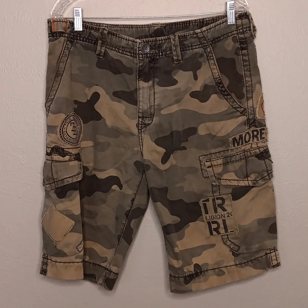 True Religion Camo Cargo Shorts Y2K Size 32